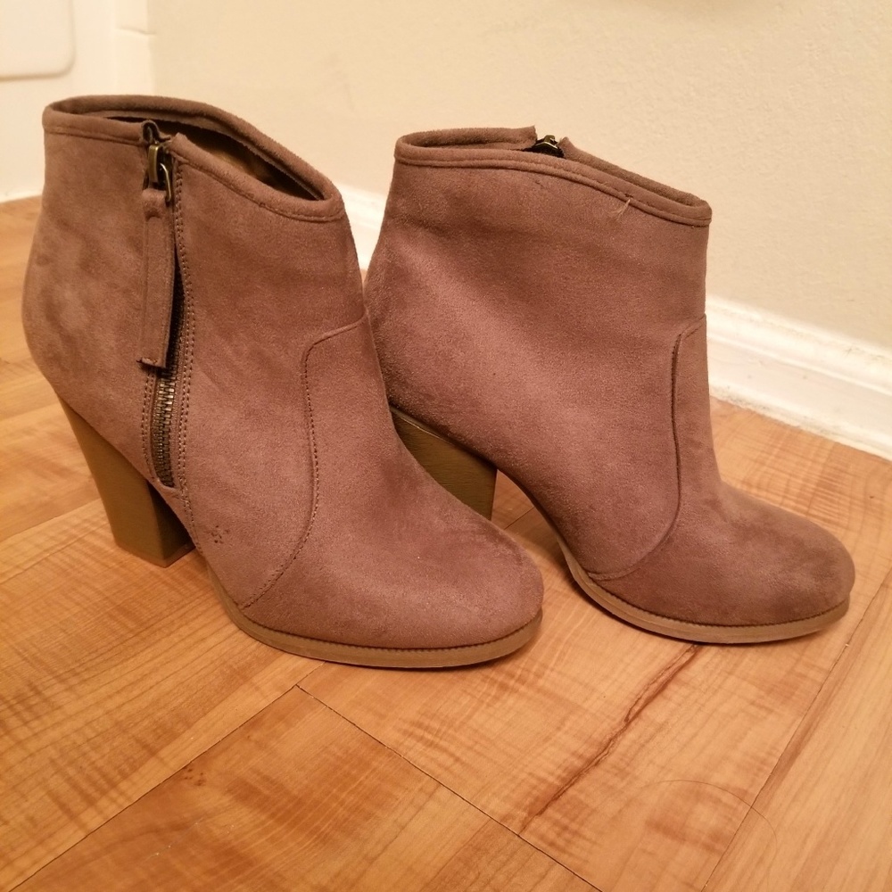 Swede ankle booties!🧡